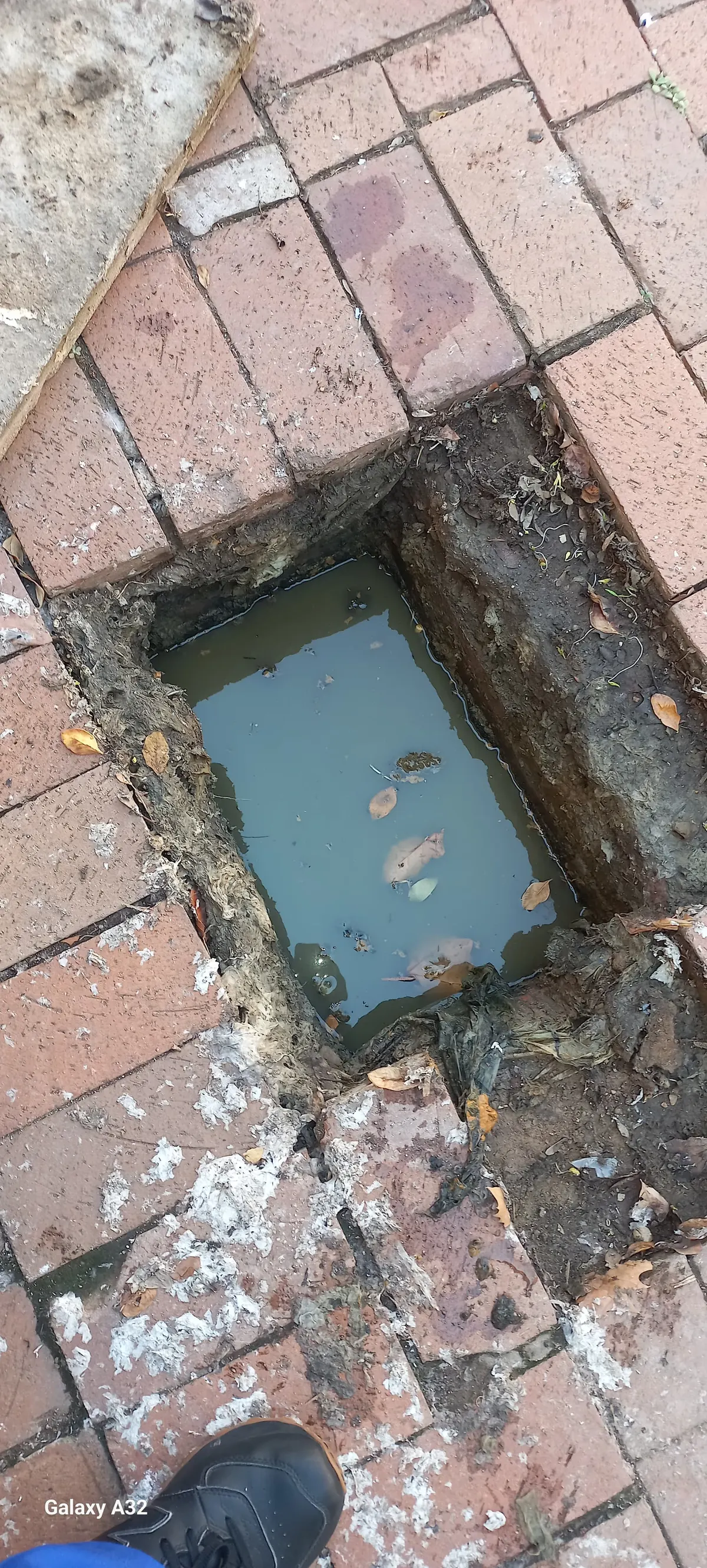 Emergency drain unblocking in Blue Hills – 24/7 call-out