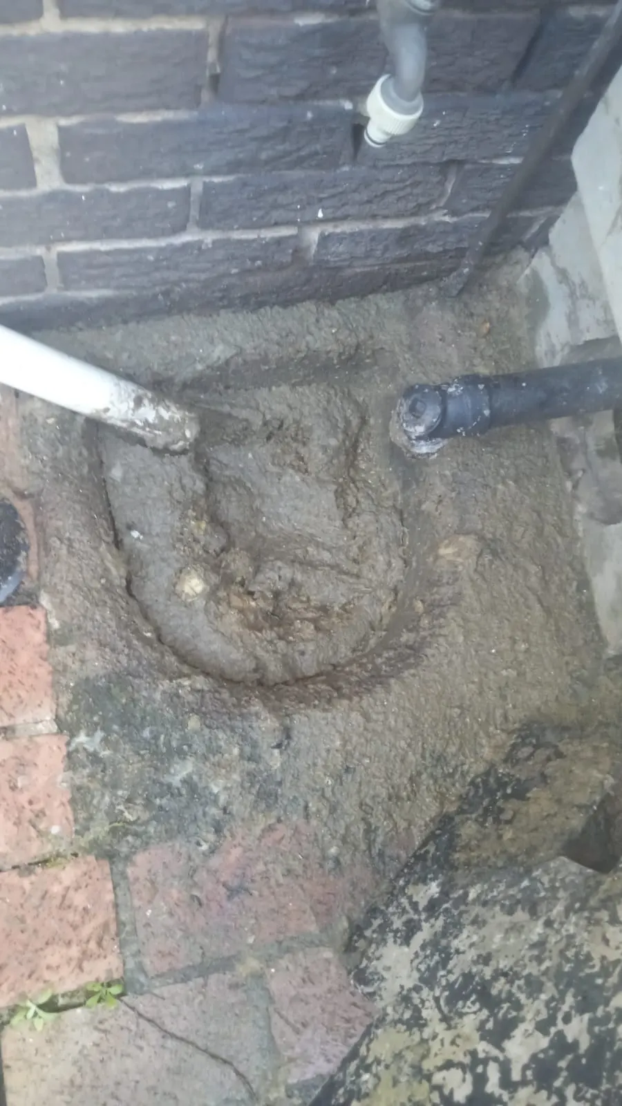 Emergency drain unblocking in Halfway Gardens – 24/7 service