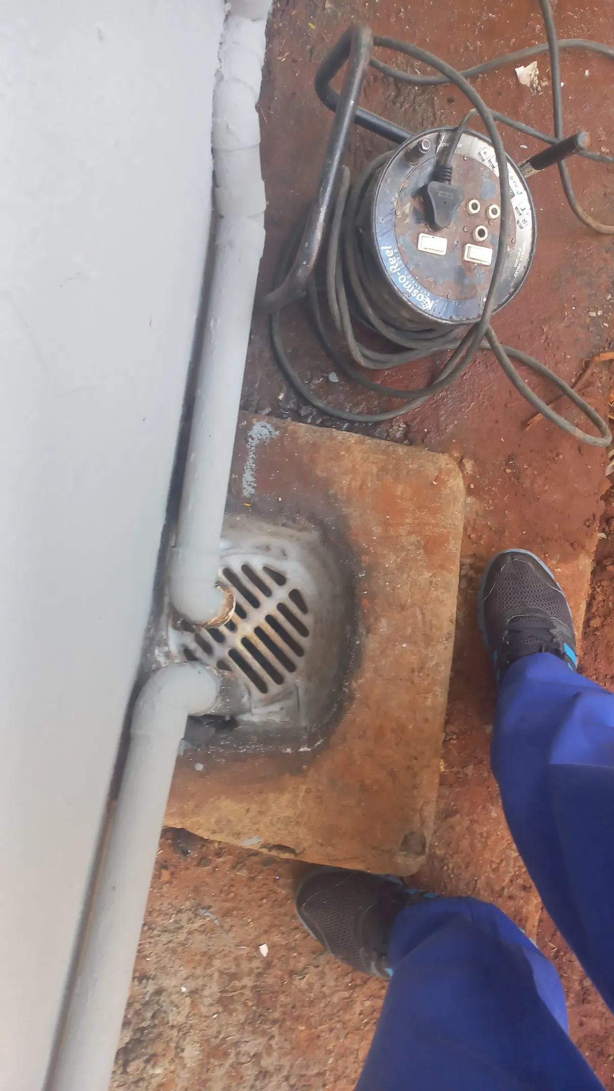 Emergency drain unblocking in Kensington – 24/7 service